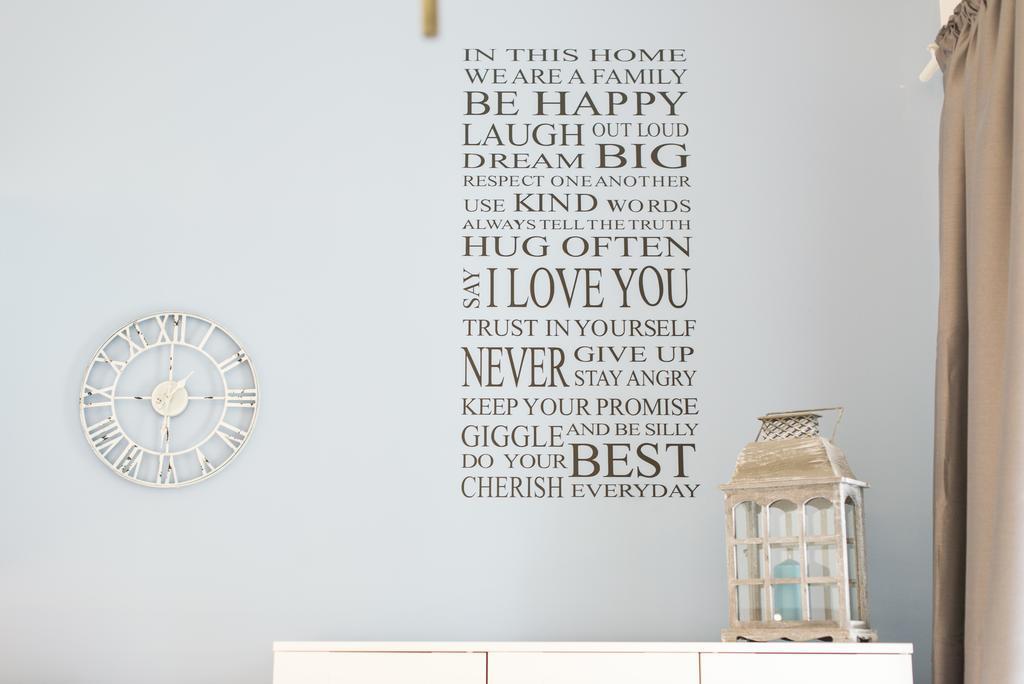 Happy Home Blue Budapest Bilik gambar