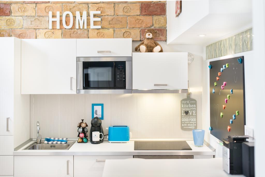 Happy Home Blue Budapest Bilik gambar