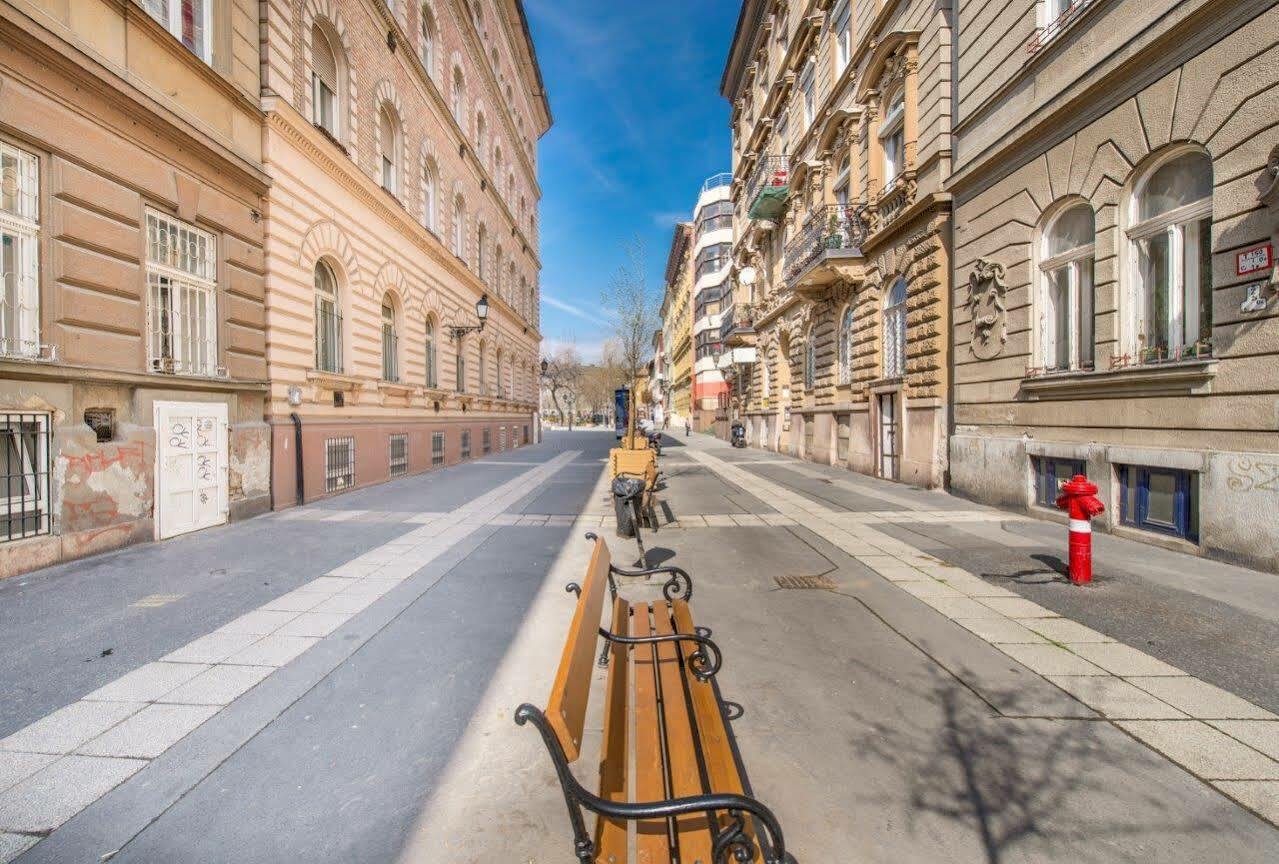 Happy Home Blue Budapest Luaran gambar